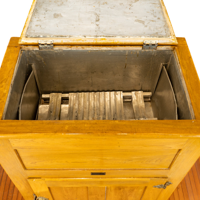 The Arctic Ice Company Ltd. Ice Box