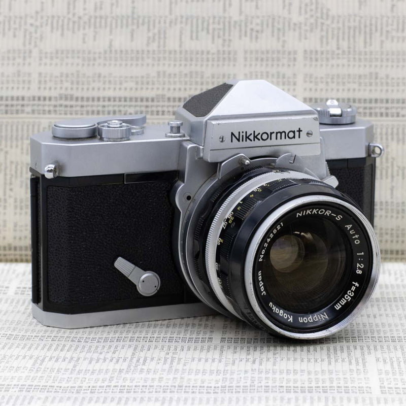 Nikkormat FT : Nikkor-S Auto with 35mm f/2.8 LensNikon