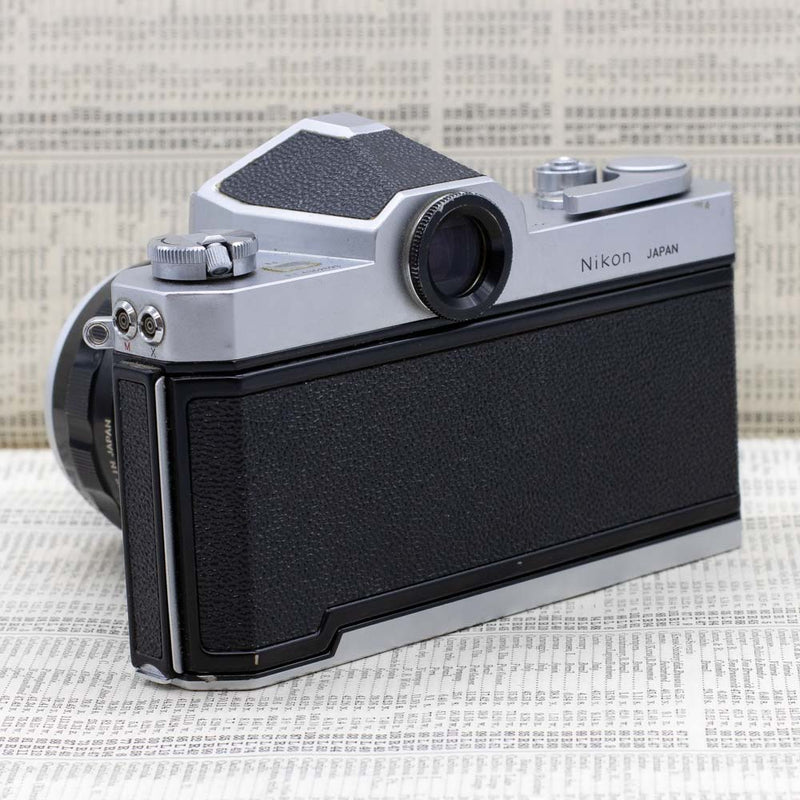 Nikkormat FT : Nikkor-S Auto with 35mm f/2.8 LensNikon
