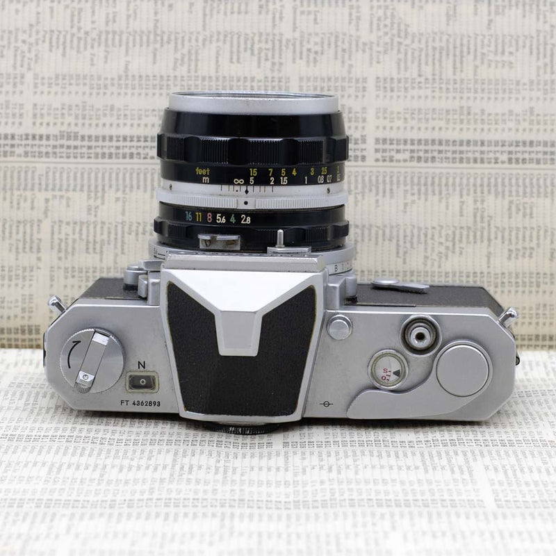 Nikkormat FT : Nikkor-S Auto with 35mm f/2.8 LensNikon