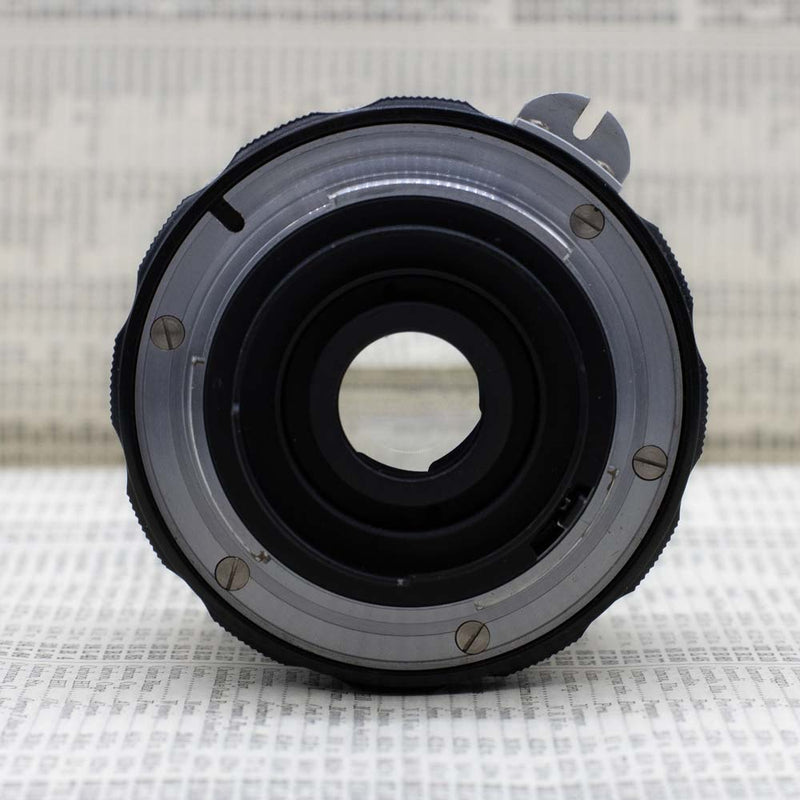 Nikkormat FT : Nikkor-S Auto with 35mm f/2.8 LensNikon