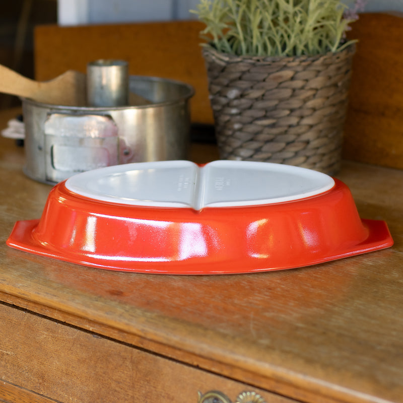 Pyrex Friendship Pattern Divided Casserole with Clear Lid