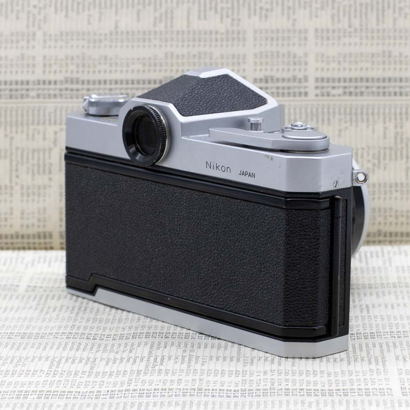 Nikkormat FT : Nikkor-S Auto with 35mm f/2.8 LensNikon