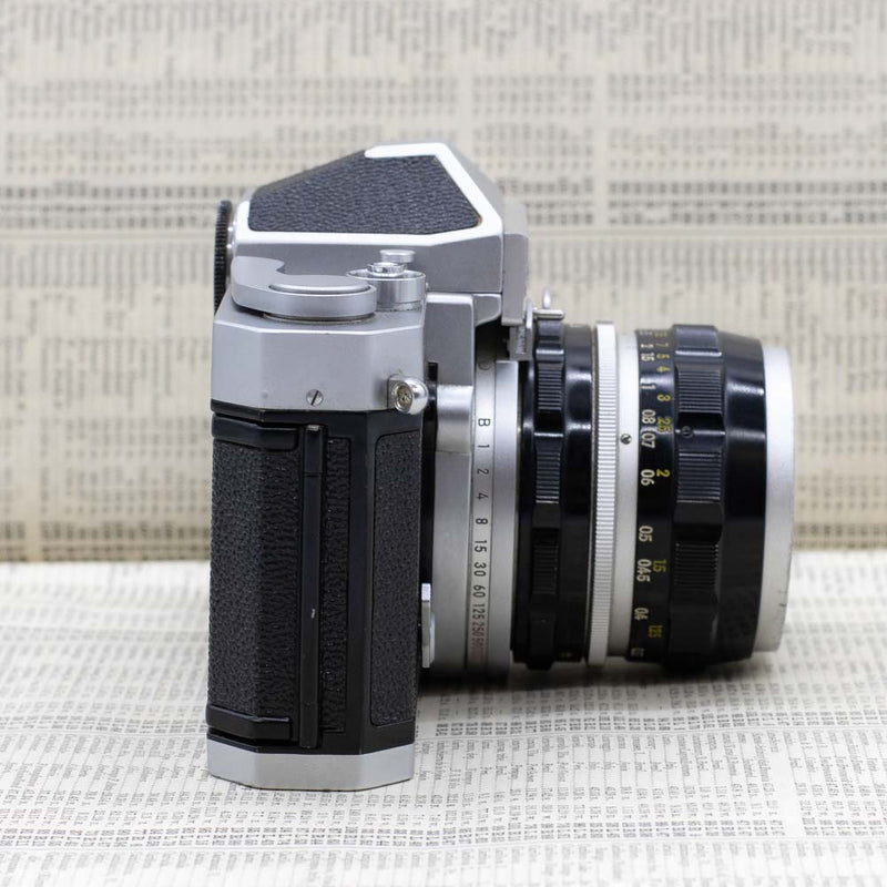 Nikkormat FT : Nikkor-S Auto with 35mm f/2.8 LensNikon