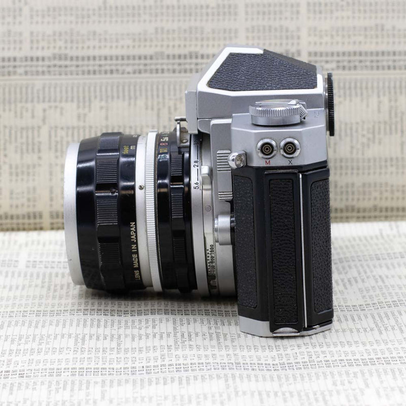 Nikkormat FT : Nikkor-S Auto with 35mm f/2.8 LensNikon