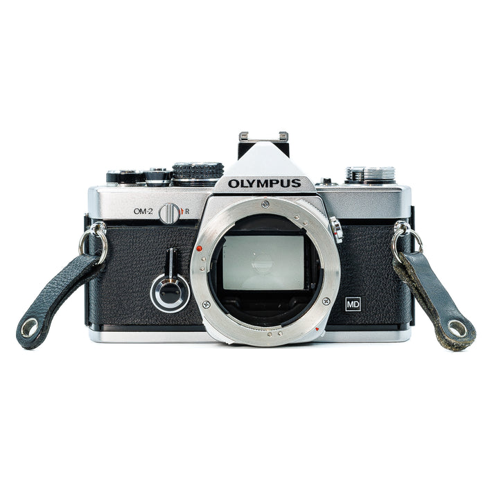 OLYMPUS オリンパス　OM-2 SET およそ半世紀という時を超え、いま手に入れる満足感｜オリンパス