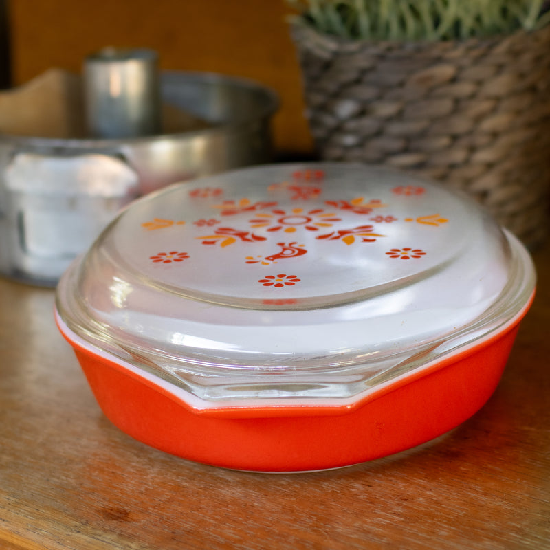 Pyrex Friendship Pattern Divided Casserole with Clear Lid