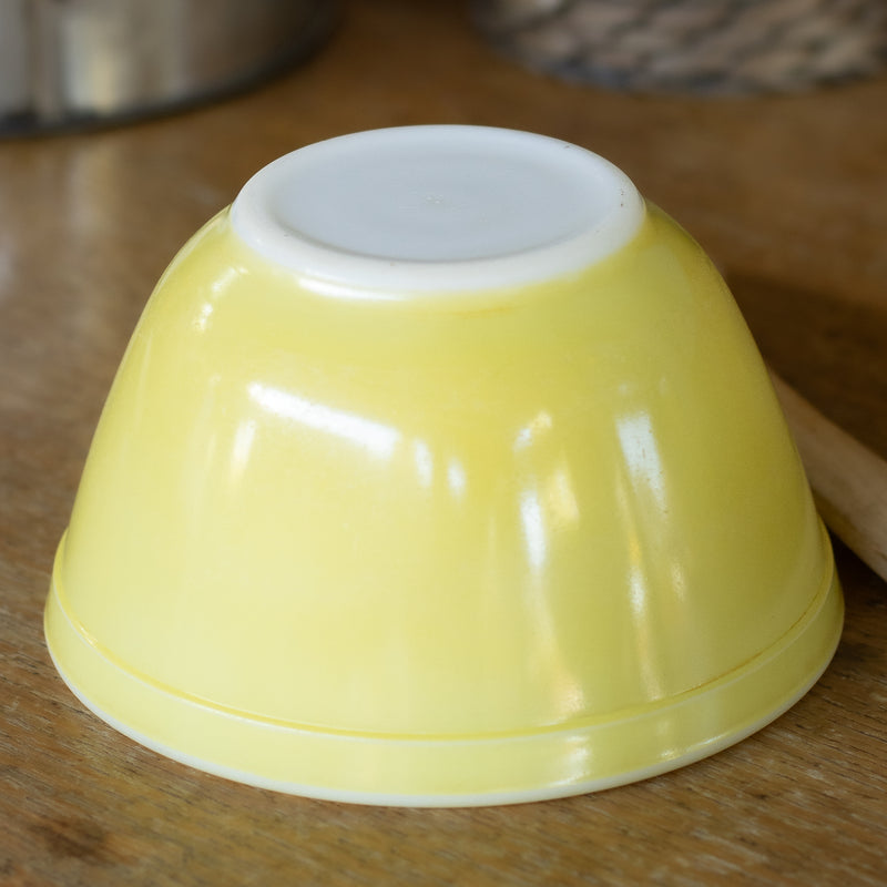 Pyrex 401 Yellow Mixing Bowl