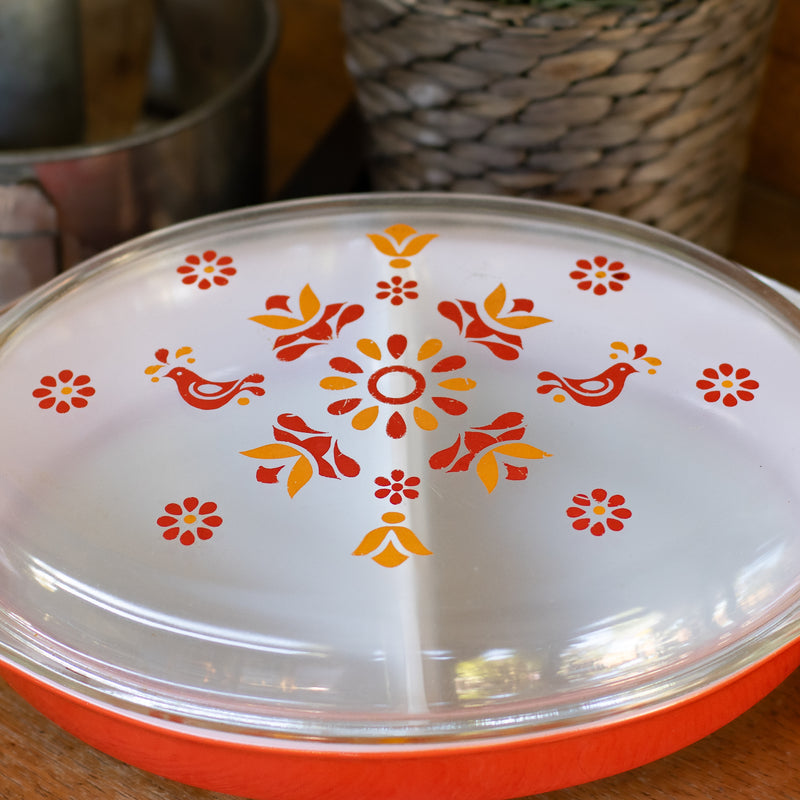 Pyrex Friendship Pattern Divided Casserole with Clear Lid