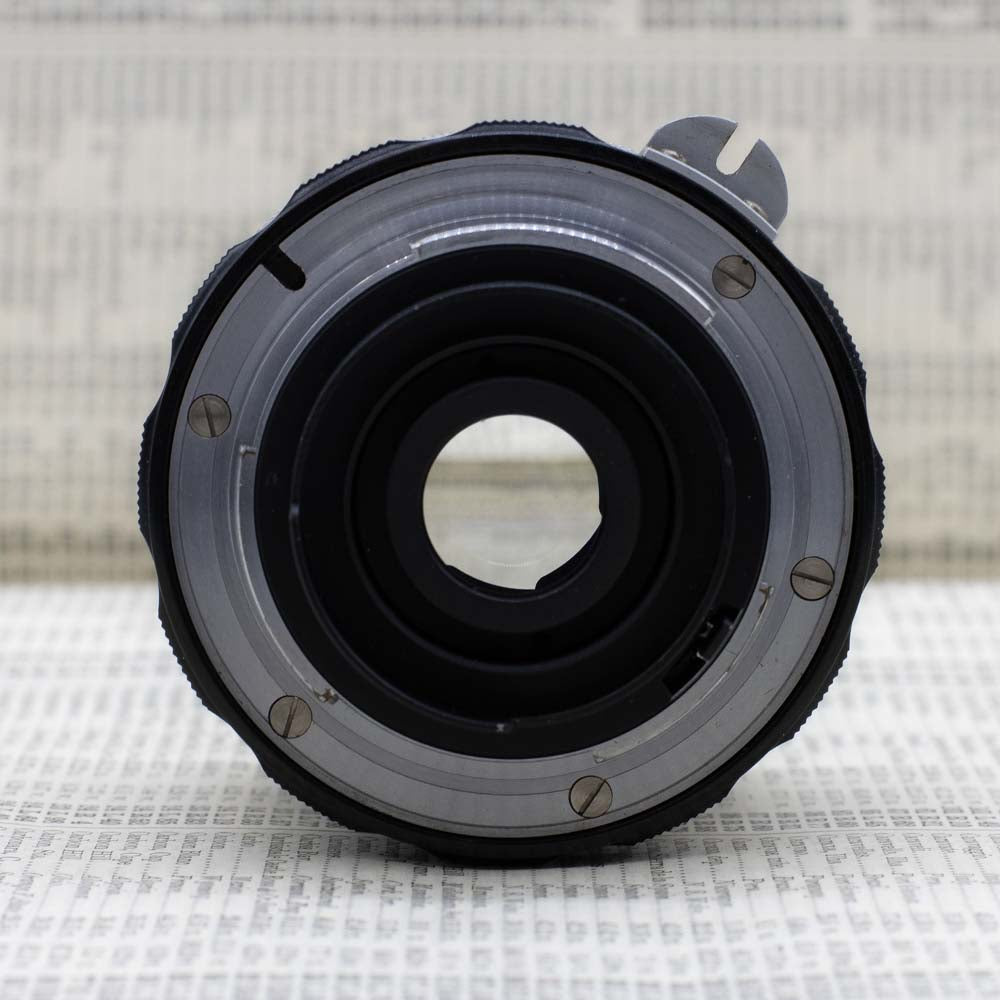 Nikkormat FT : Nikkor-S Auto with 35mm f/2.8 LensNikon